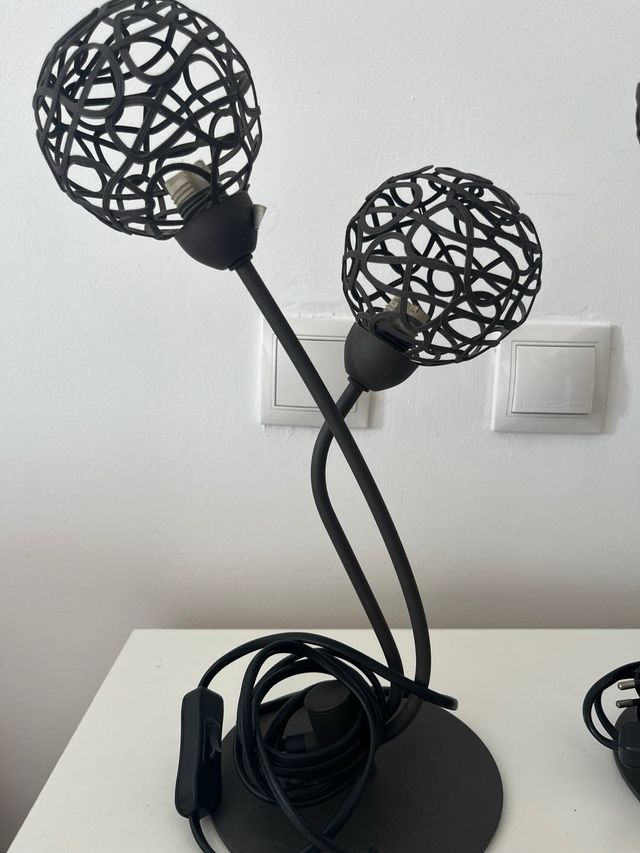 2 Lámparas de mesa modernas