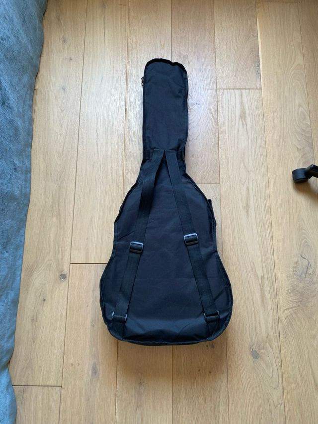 Guitarra clásica + funda + púas + cejilla + cuader