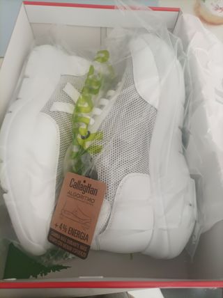 Zapatillas Callaghan blancas y grises