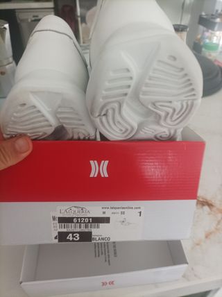 Zapatillas Callaghan blancas y grises