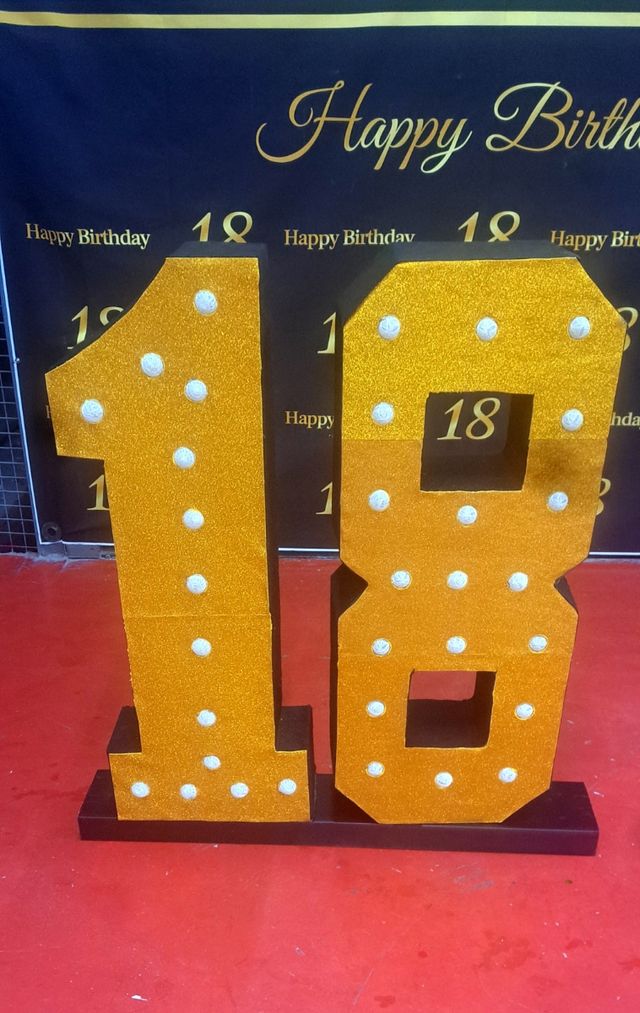 Números gigantes luz LED 18 cumpleaños