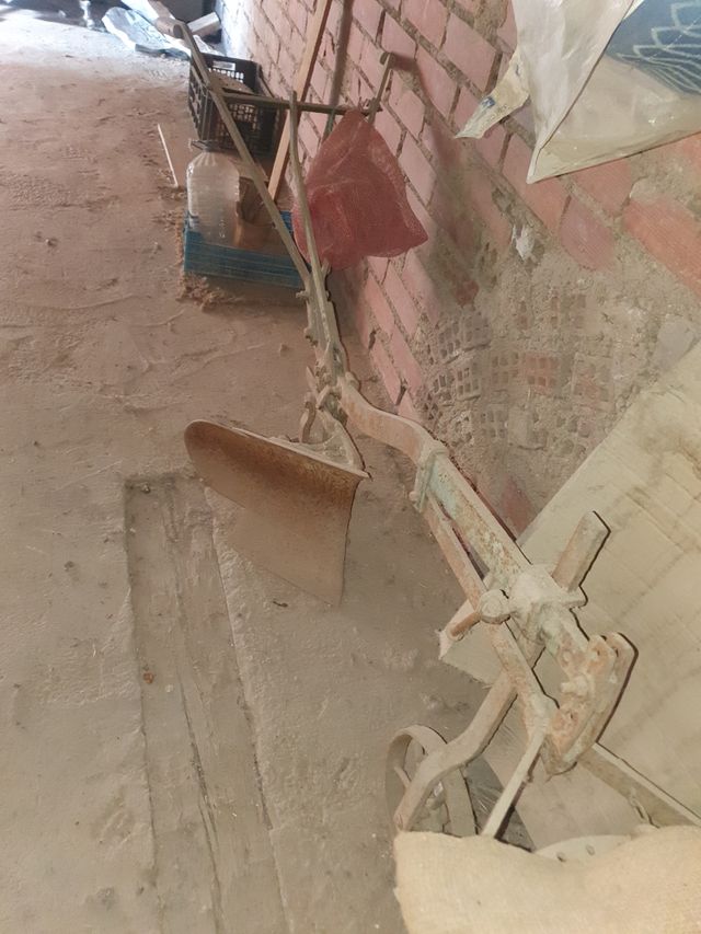 Arado antiguo de hierro