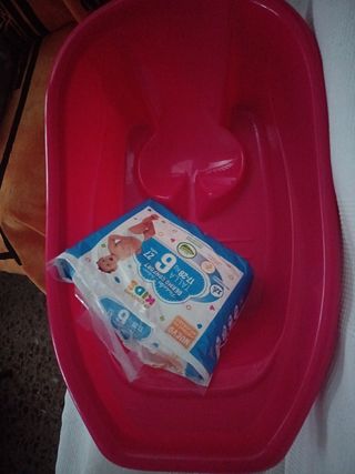 Pañales y i dos tovallas i bañera todo 6.50€