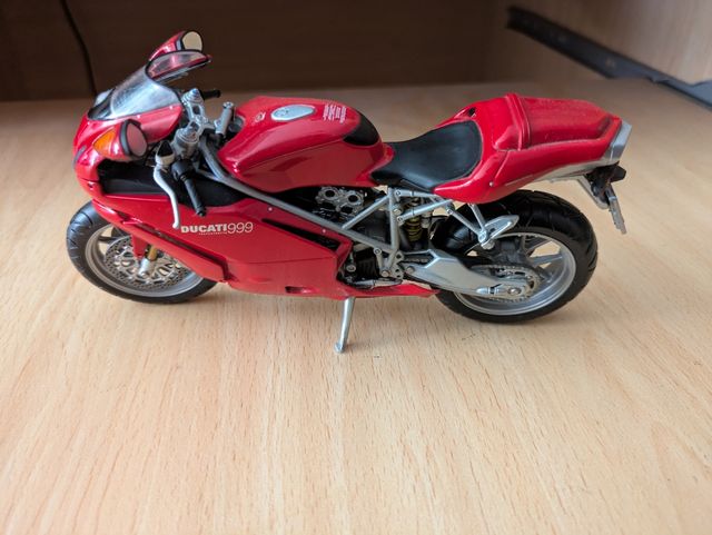 Minichamps Ducati 999