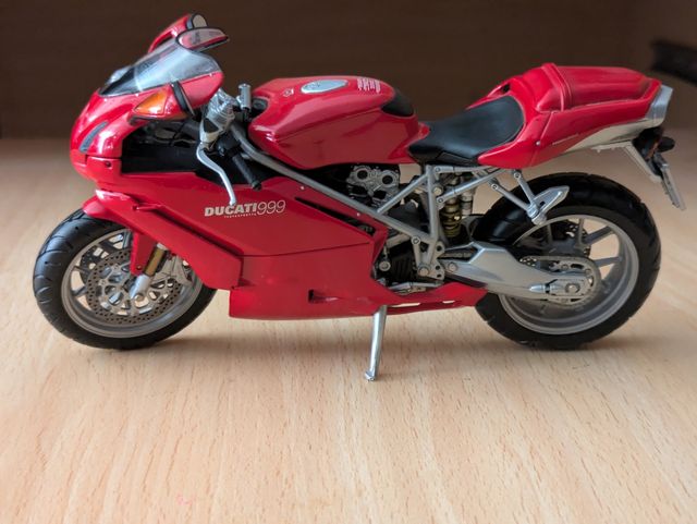Minichamps Ducati 999