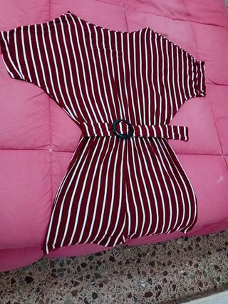Mono rayas rojas y blancas