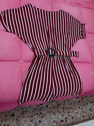 Mono rayas rojas y blancas
