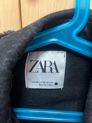 Chaqueta vaquera negra Zara