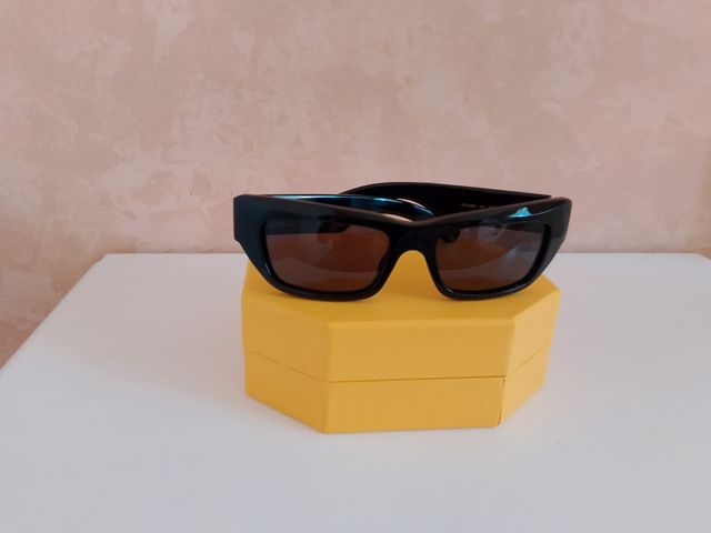 Gafas Gucci negras oscuras