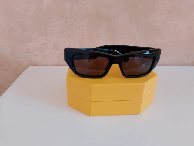 Gafas Gucci negras oscuras