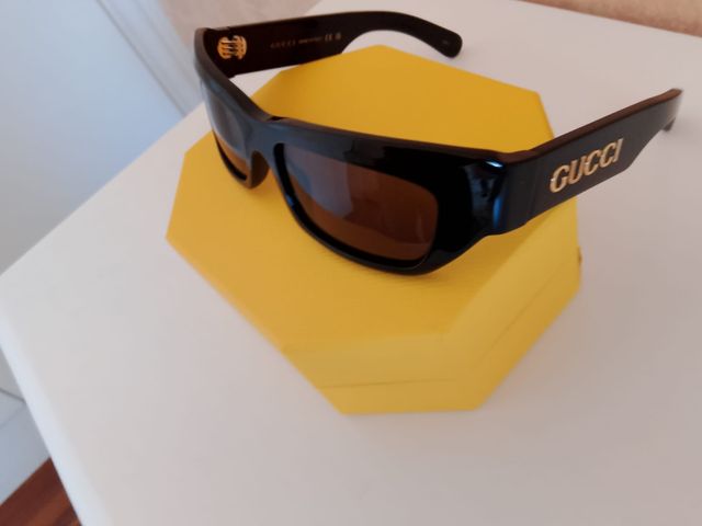 Gafas Gucci negras oscuras