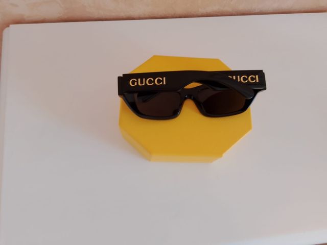 Gafas Gucci negras oscuras