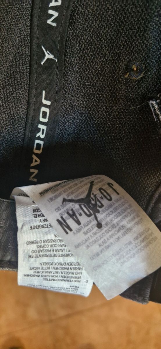 Gorra Nike Jordan gris-negra