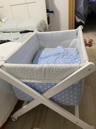 Minicuna bebé, blanca con estrellas