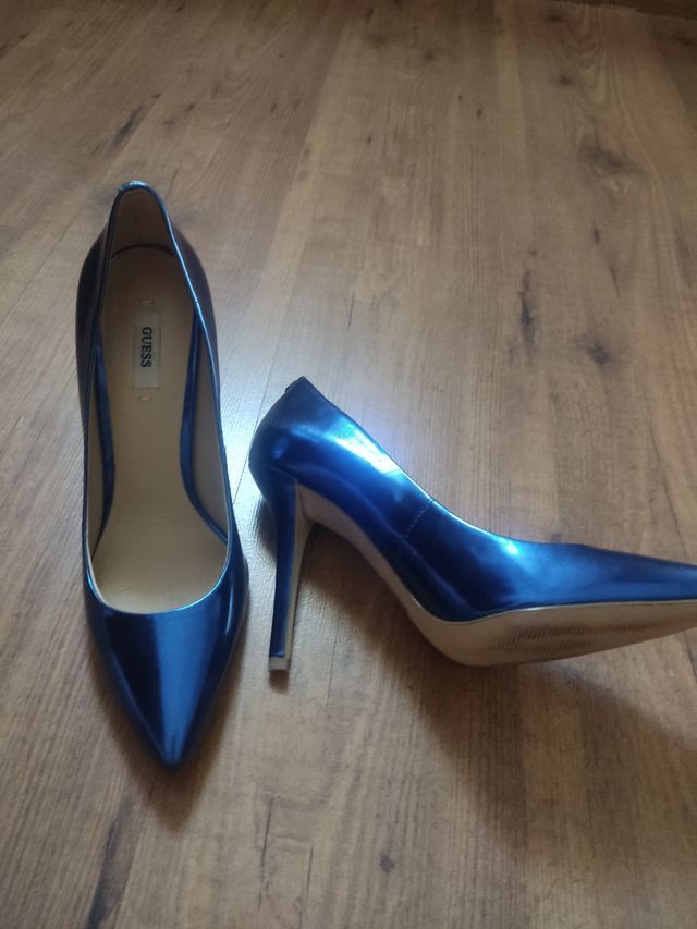 Tacones Guess azul metalizado