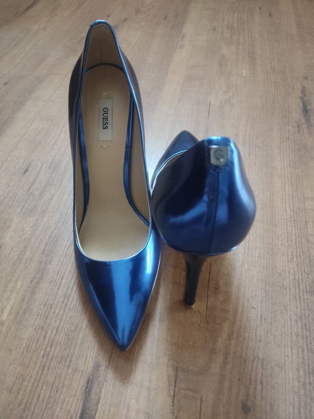 Tacones Guess azul metalizado