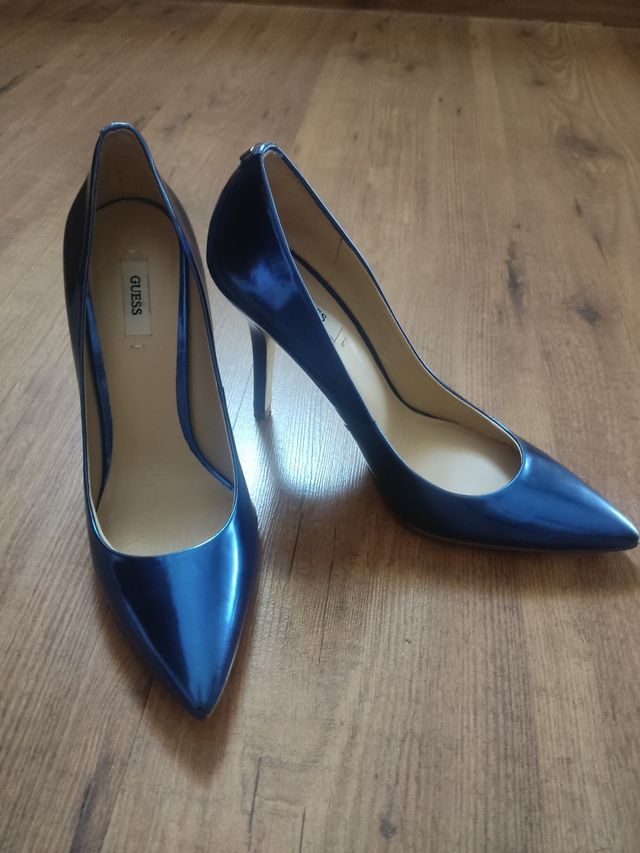 Tacones Guess azul metalizado