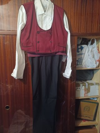 Traje flamenco burdeos y negro