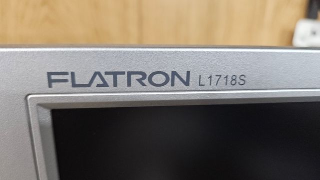 Monitor LG Flatron L1718S - Plata