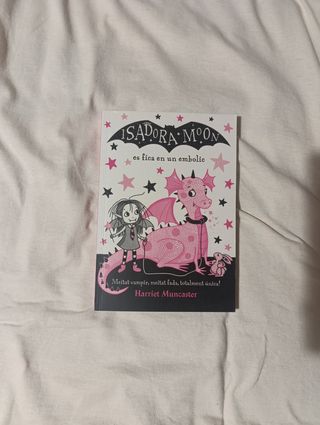 Isadora Moon es fica en un embolic