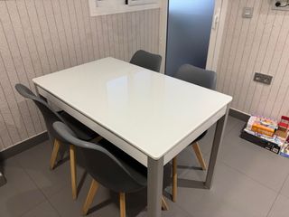 Mesa cocina cristal 5 sillas grises