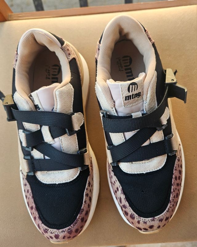 Zapatillas MTNG beige y negras