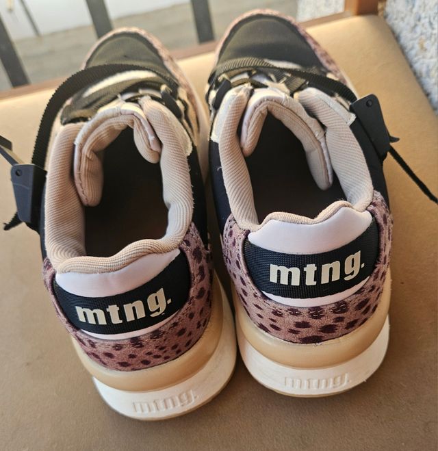 Zapatillas MTNG beige y negras
