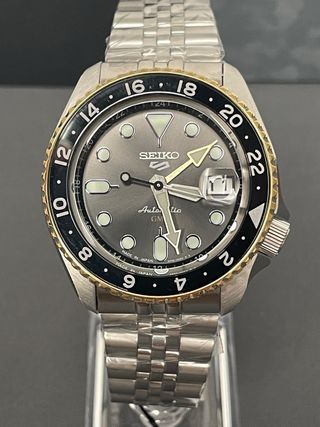 Reloj Seiko 5 Sport GMT Grey Carbon SSK021 