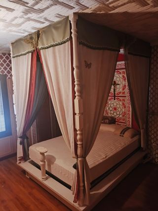 Cama con dosel blanca
