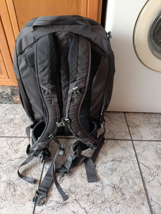 Mochila trekking beige y negra