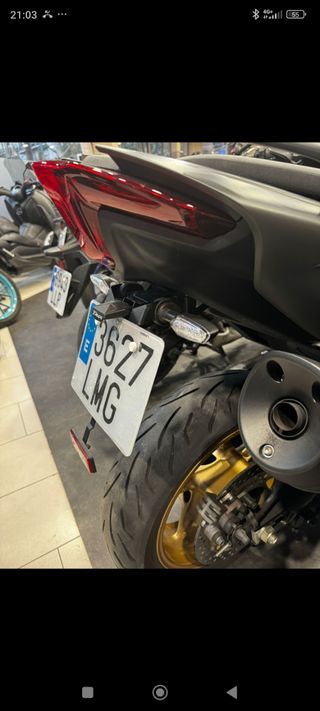 Yamaha TMax 560 - Gris Oscuro
7.000 kmt
