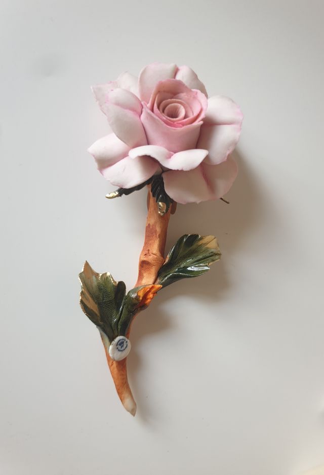 rosa bomboniera ceramica capodimonte