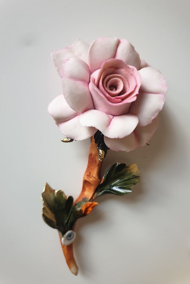 rosa bomboniera ceramica capodimonte