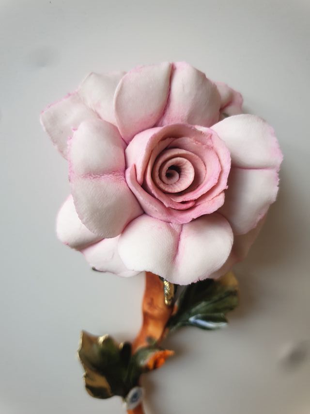 rosa bomboniera ceramica capodimonte