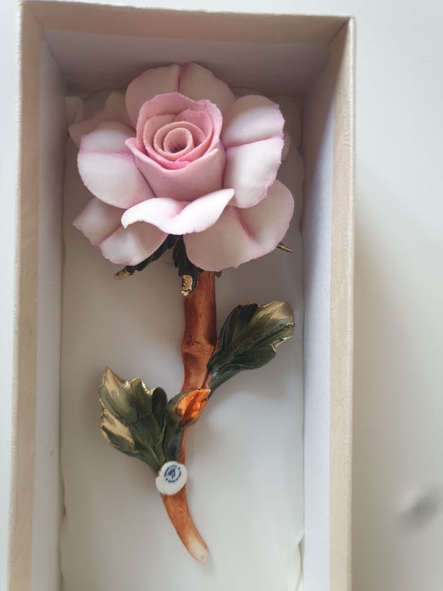 rosa bomboniera ceramica capodimonte