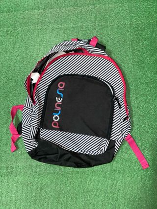 Mochila escolar negra y blanca