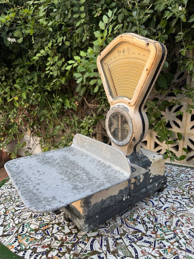 Balanza antigua Mobba 8kg para restauración