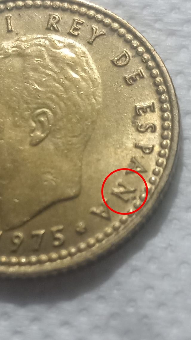 1 Peseta 1978 Chile, 1 Grã-Bretanha, 1 Espanha