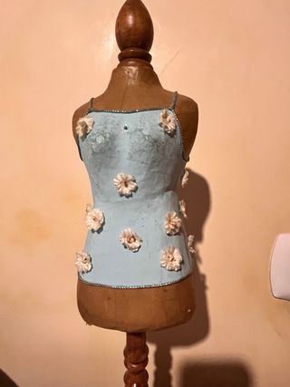 Colgador de collares azul y marrón