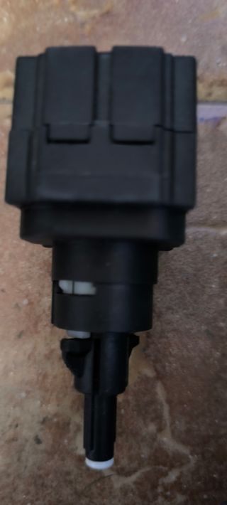 Interruptor de luz de freno 