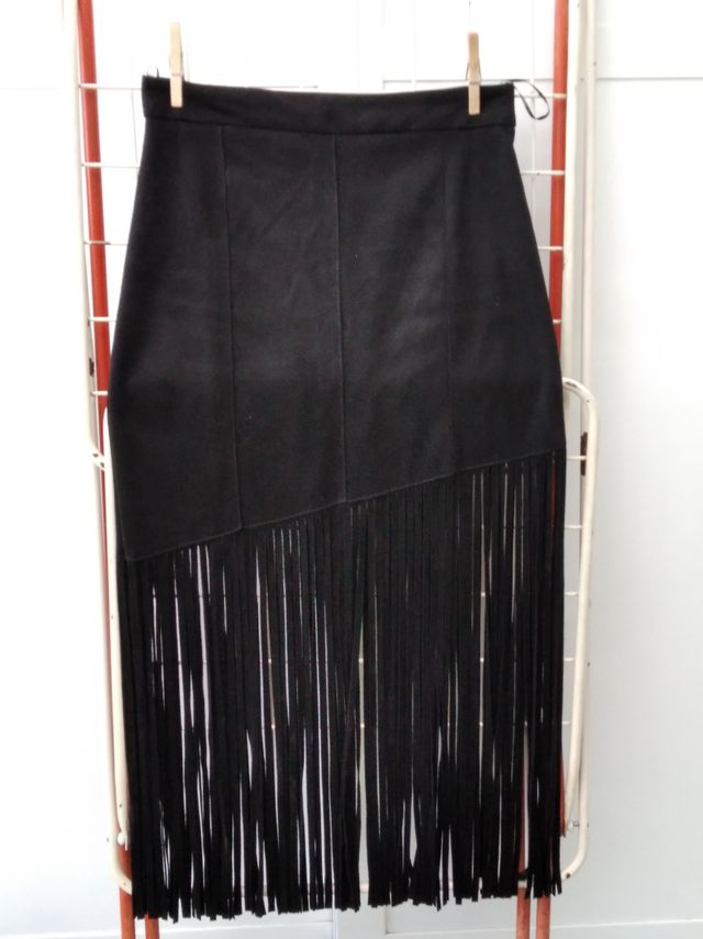 Falda negra flecos antelina