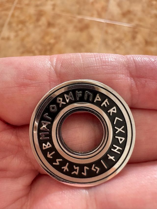 Colgante de runas nórdicas Vintage Medidas 28 × 28