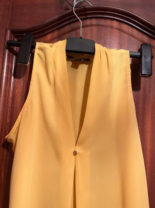Blusa Amarilla sin Mangas