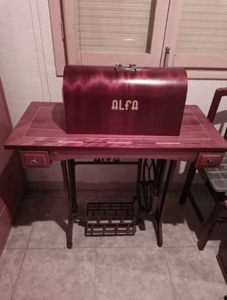Máquina coser Alfa antigua