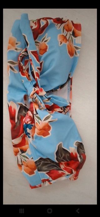 Bikini floreale azzurro e rosso