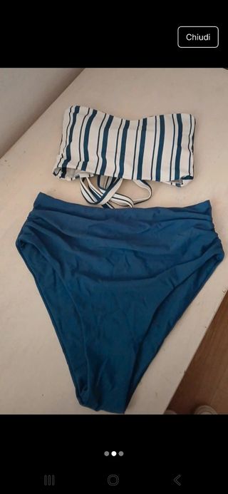 Bikini due pezzi blu e bianco
