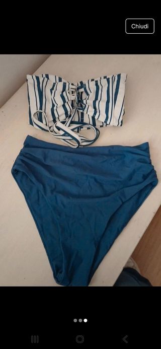 Bikini due pezzi blu e bianco