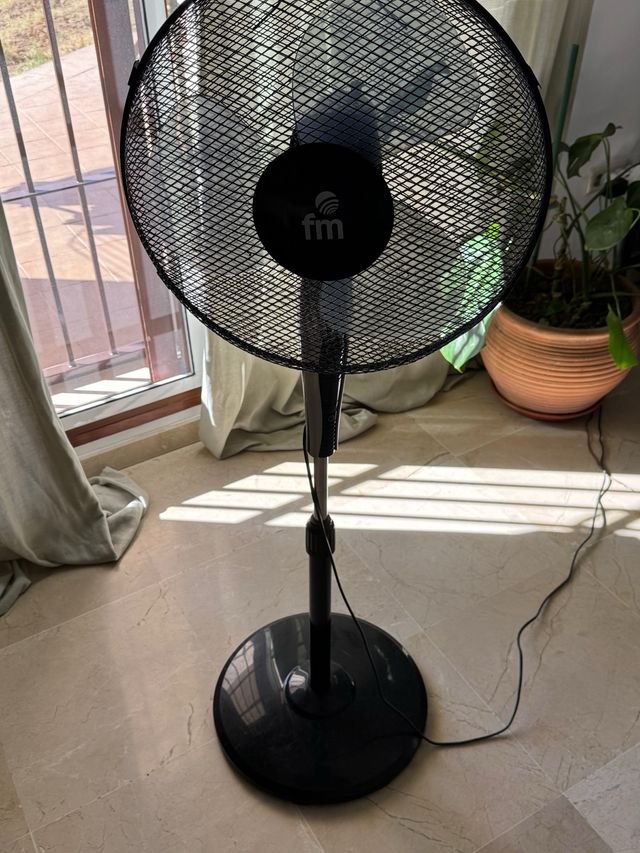 Ventilador pie - Negro