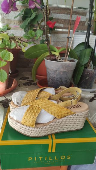 Sandalias Pitillos amarillas nº39