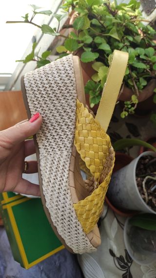 Sandalias Pitillos amarillas nº39